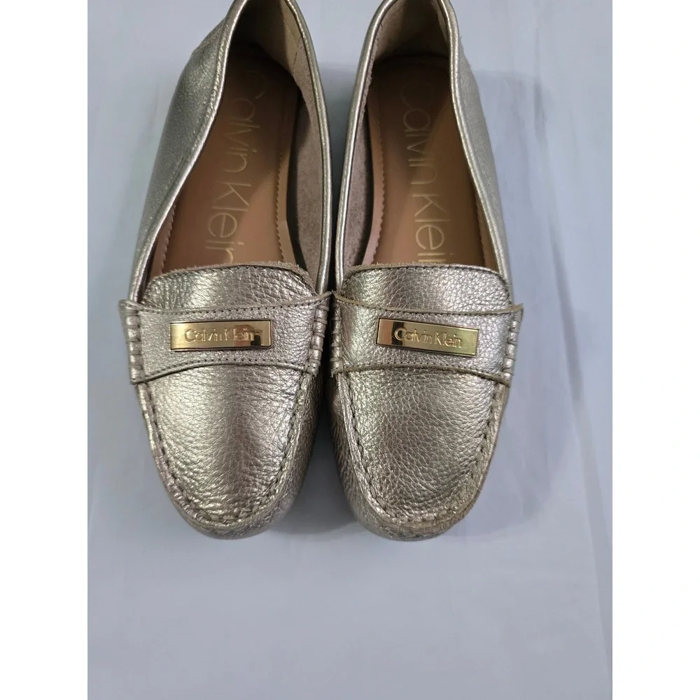 Calvin Klein Leta Metallic Gold Leather Loafers Driving Mocs Logo Hardware 8.5